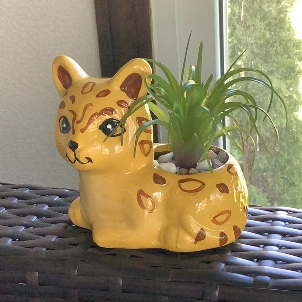 🥰NEW - ceramic leopard planter w/ faux succulent